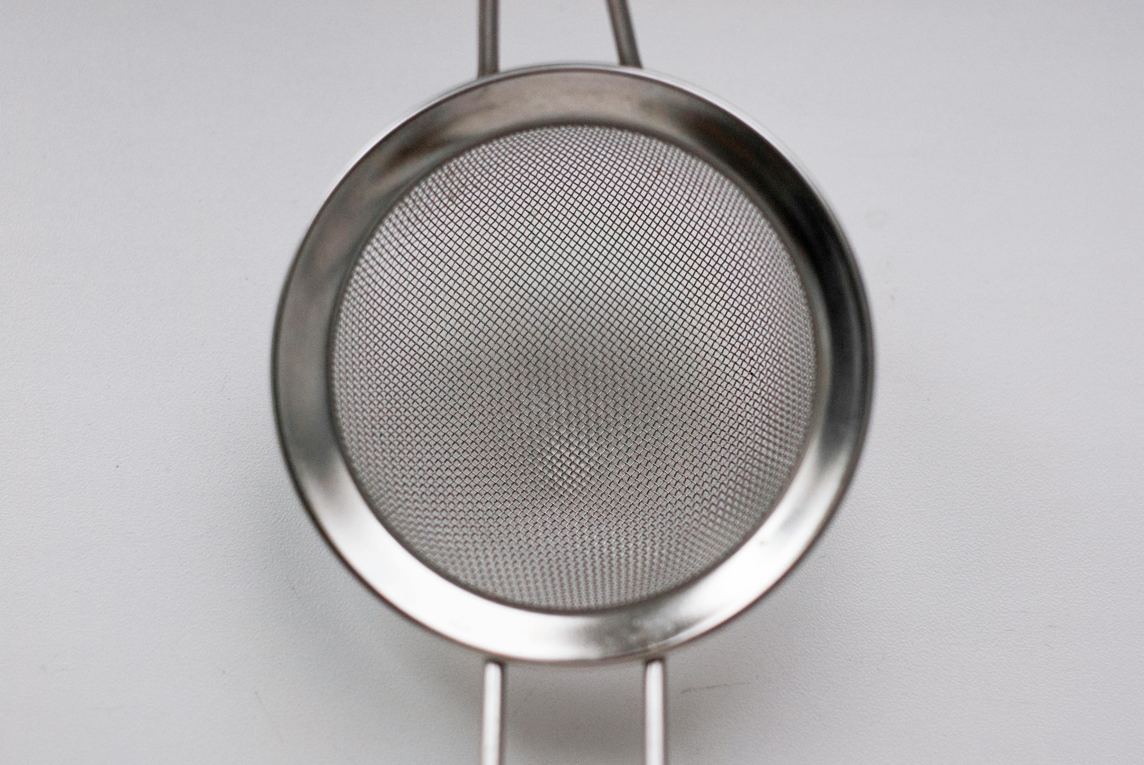 Fine mesh sieve